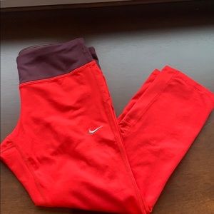 Red Nike Cropped Leggings
